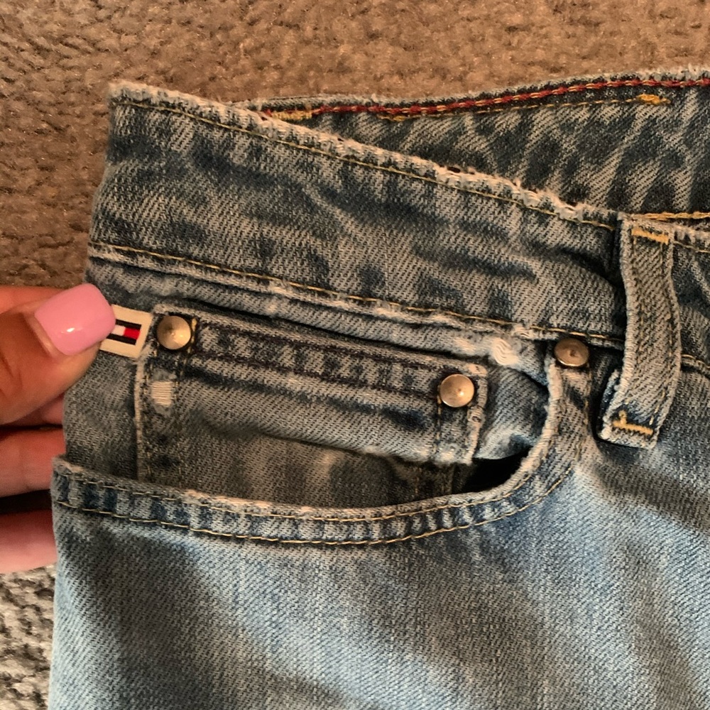 Distressed light wash Tommy Hilfiger Jeans - Picture 4 of 5